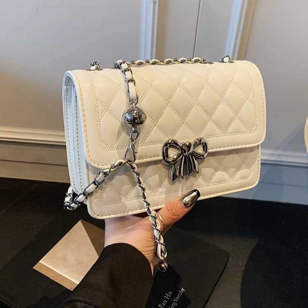 Versatile Bow Lock Chain Crossbody Bag Trendy Sewing Thread Stylish Small Square Bag Womens Autumn New Fashion Shoulder BagW251115