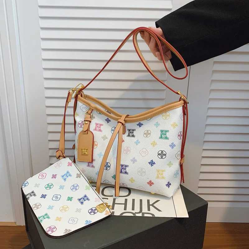 2025 New High-end Bag Femininity Commuting Versatile Large-capacity Retro Fashion Printed Shoulder Messenger BagW251115