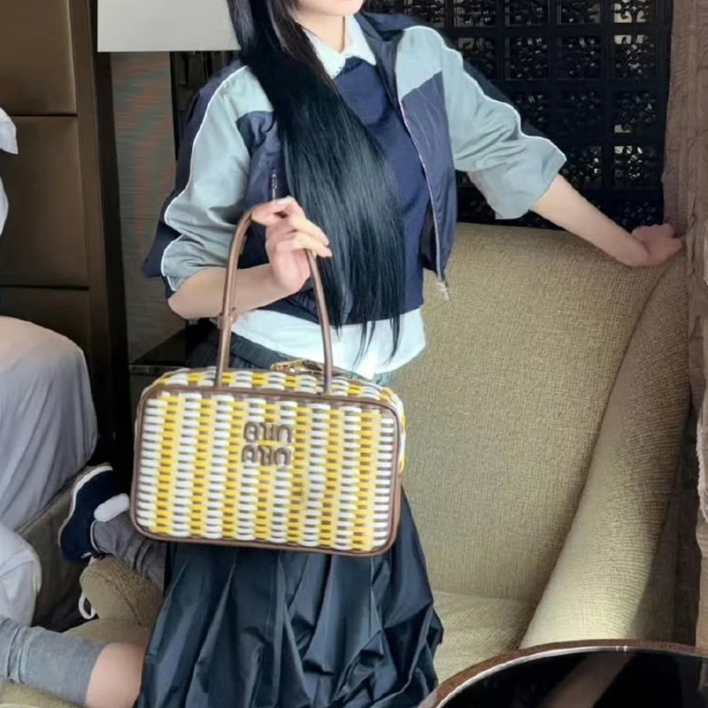 designer bag 2025 new All-match woven shoulder handbag underarm bag rope-woven briefcase tote bag resort style
