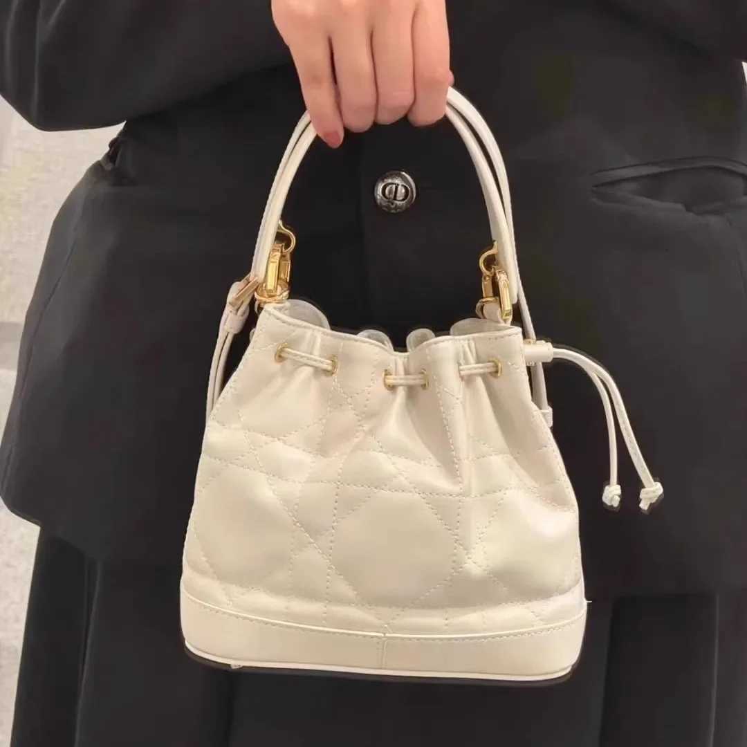 Fall Winter New Style Genuine Leather Mini Bucket Handbag Drawstring Commute Chain Diamond Crossbody Bag Fashion Soft ShapeW251115