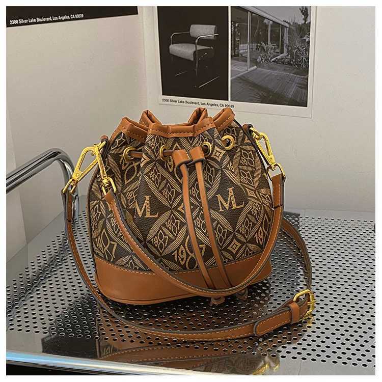 Bags cross-border new 2025 fashion European and American retro style letter splicing leather bucket bag handbagW251115