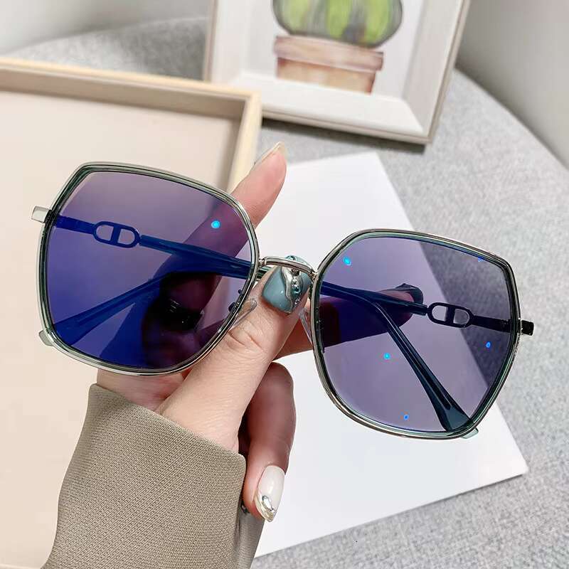 2025 Big Size Bg Moissanite Gold Tawny Photogray Trendy Sunglasses Rectangle Changing Photochromic Glasses for Women