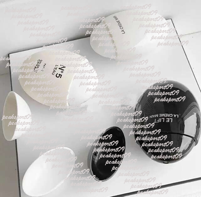 Brand LE LIFT Hand Set 50ml*3 LA CREME MAIN Black & White Egg Hands Skin 50ml 1.7FL.OZ Bady Care Cream Fast And Free Shipping