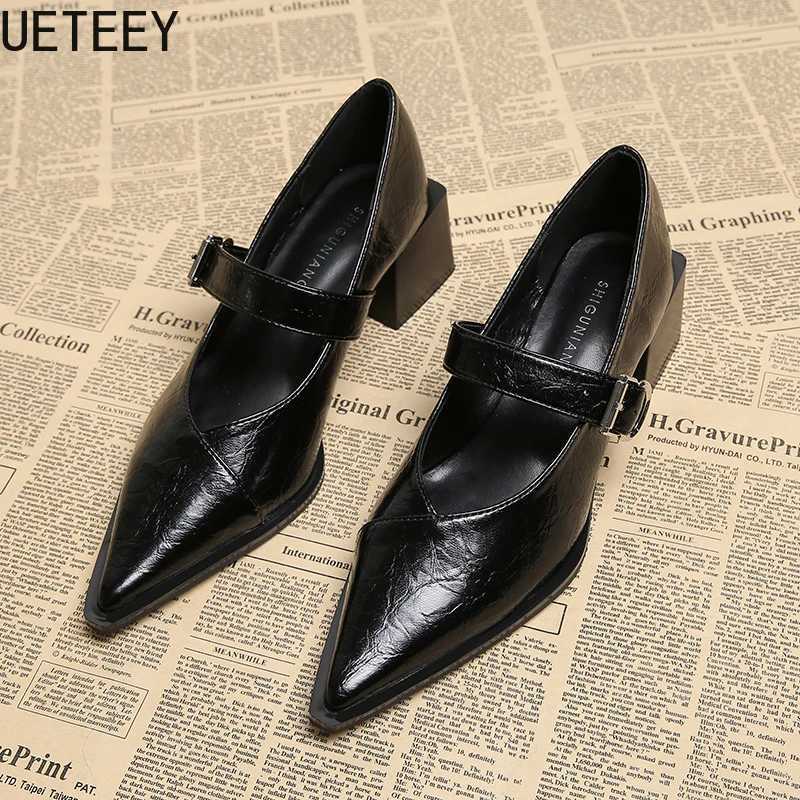 Designer Retro Pointed Toe Womens Mary Simple Shoes Fashion Shallow Button Shoes Spring Womens Elegant Dress Thick High Heels W250416