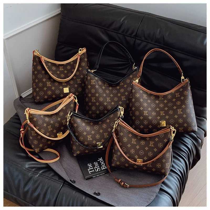 High-End Womens Shoulder Bag Made Of Premium Leather With Trendy Paris Vintage Daily LookW251115