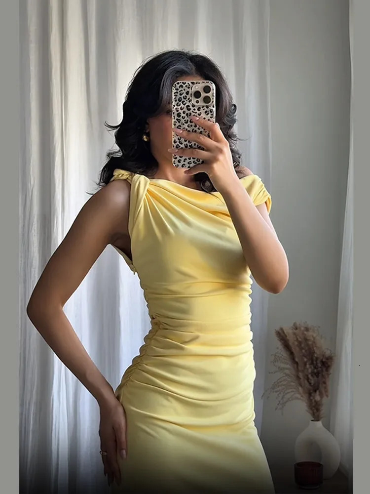Yellow pleated sloping shoulder midi dress for women elegant sleeveless high waisted tight fitting 2025 womens commuting 250409Z