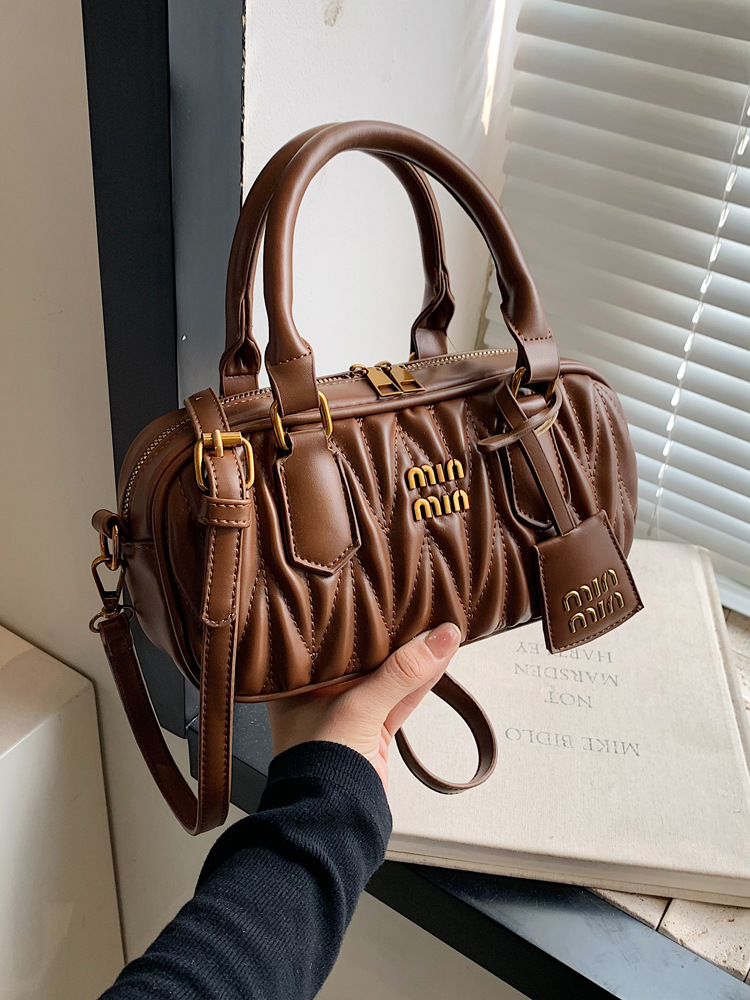 designer bag 2025 fashionable handbag for women Winter trendy fashion single-shoulder bag Simple and fashionable crossbody bag for women