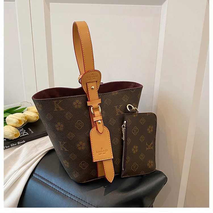 2025 Designer Womens Crossbody Bag Luxury Brand Waterproof Leather Tote Bag For Women Elegant Fashionable Totes Handbag PurseW251115