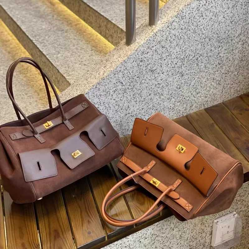 New Cowboy Athletic Handbag Womens Bag Fashion Simple Matte Ankola Red Handbag Large Capacity Shoulder Bag Lock Design Wing Commuter Bag Z250416-1