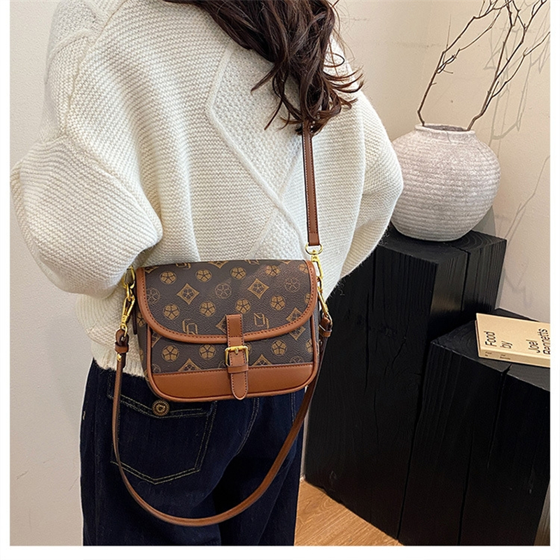 Shipping Designer Free Bag For Womens 2025 New French Stick Single Shoulder Underarm Saddle Hot Bag Simple Fashionable And Versatile