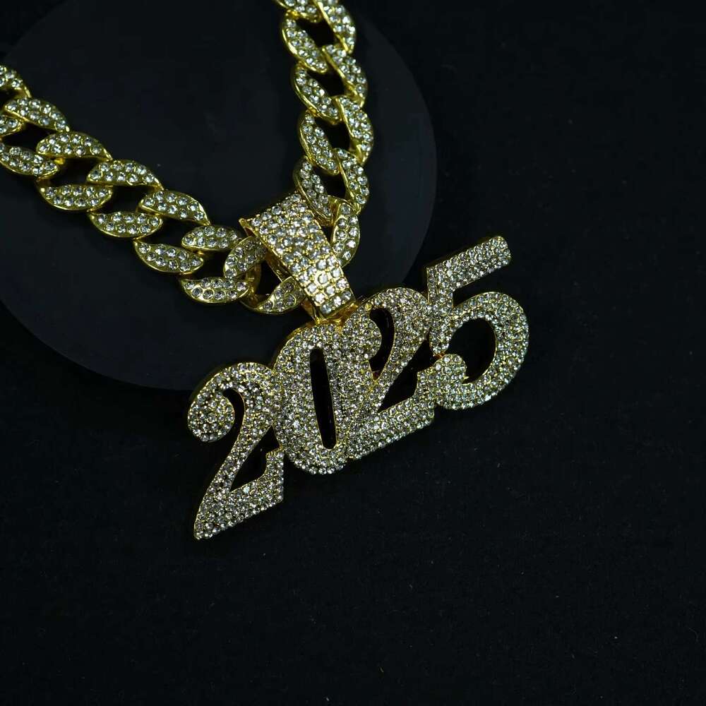 DHcollection New Arrival Sier Gold 2025 Letter Pendant and Iced Out Bg Rhie Hip Hop Cuban k Chain Necklace