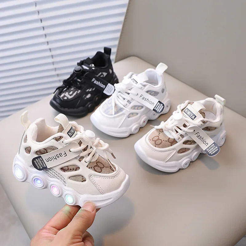 Child Fashion Sport Shoes Summer Luminous Fashion Breathable Kids Boys Net Shoes Girls LED Sneakers with Light Running Shoes 251113