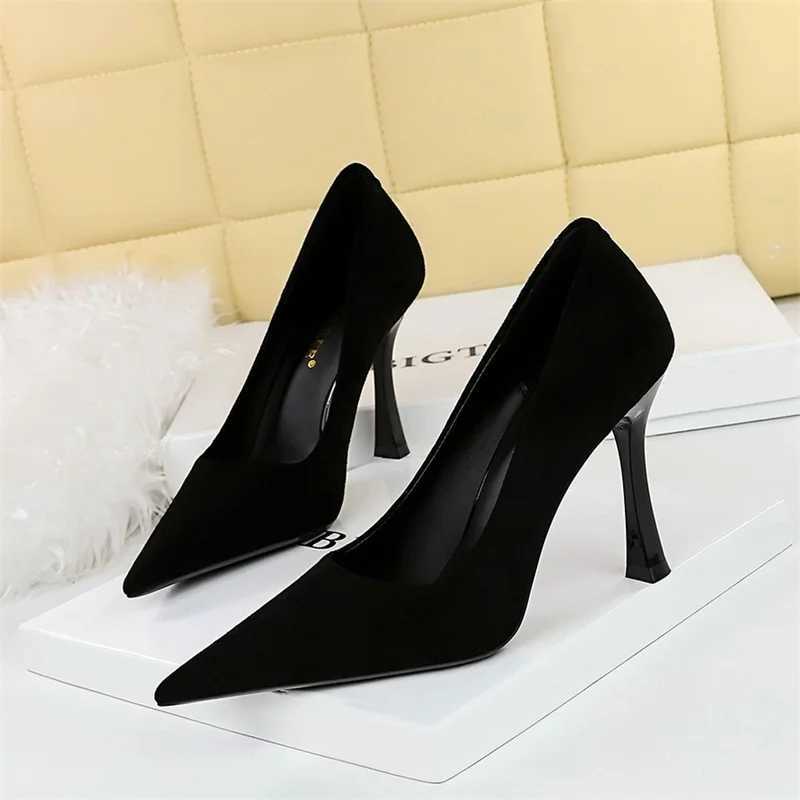 Fashionable suede black womens simple pump wine glasses high heels shallow mouth corners toes comfortable office shoes W250416