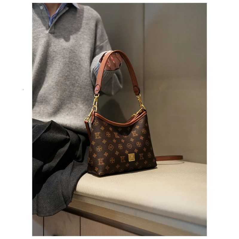 High-End Womens Shoulder Bag Made Of Premium Leather With Trendy Paris Vintage Daily LookW251115