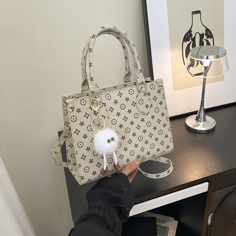 Free Shipping Designer Bag Women's New Fashion Versatile One Shoulder Crossbody Handbag Handbag Large Capacity Vintage Letter Embossing