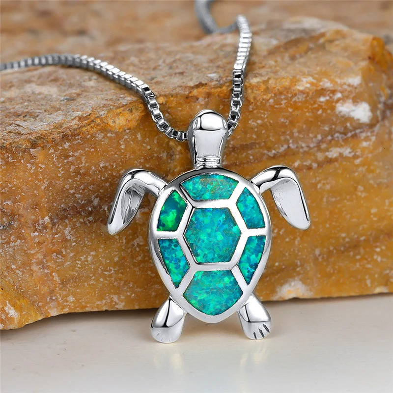 Green flame opal necklace cute little turtle pendant necklace womens retro gold necklace wedding jewelry 250409