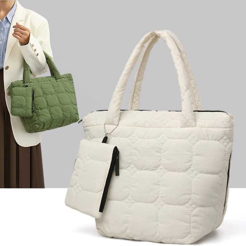 2025 New Fall/Winter Commuter Shoulder Bag Womens Outdoor Travel Large Retro Tote for Women Sport Shopping Training HandbagW251115