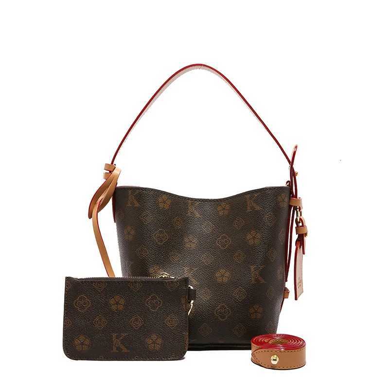 2025 Designer Womens Crossbody Bag Luxury Brand Waterproof Leather Tote Bag For Women Elegant Fashionable Totes Handbag PurseW251115