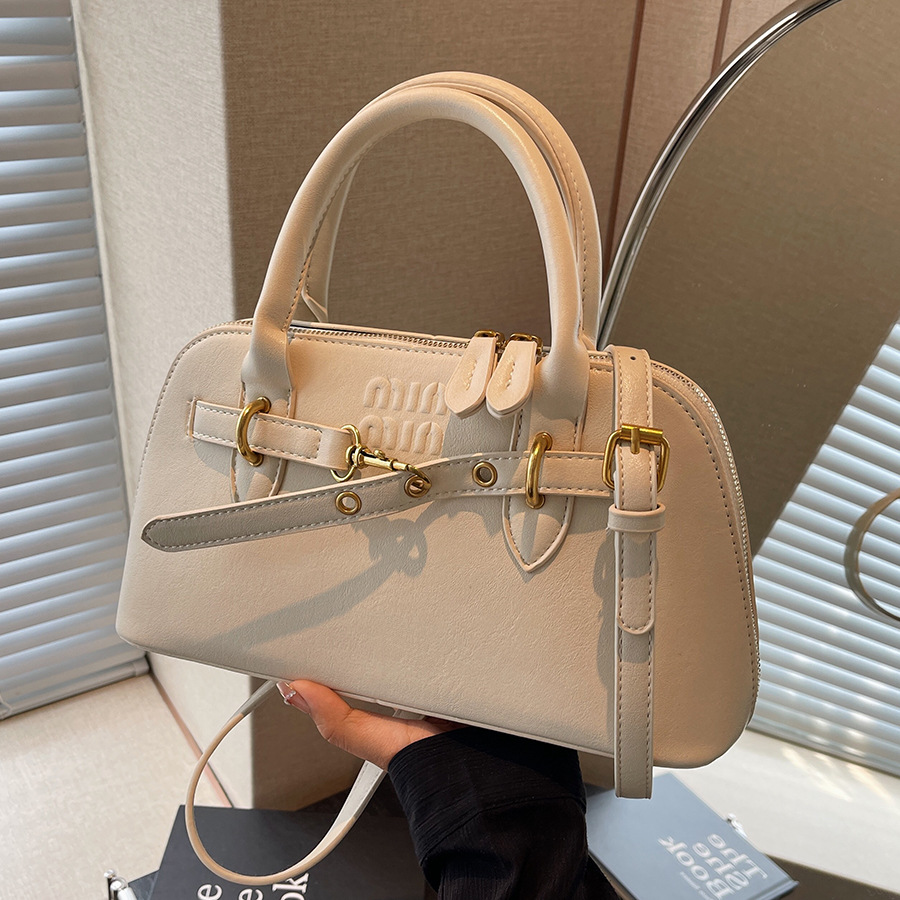 designer bag 2025 new Retro small bag for women with a sense of luxury Versatile crossbody bag Fashionable single-shoulder and hand-held shell bag