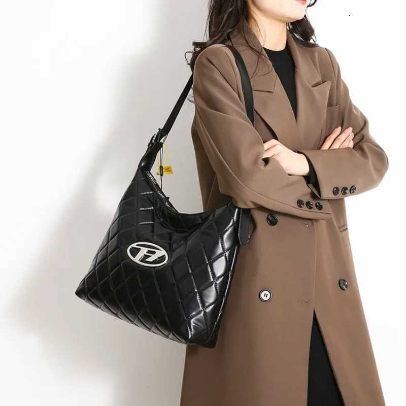 Ladies Elegant Shoulder Bag With Premium Feel For Business Events And Formal Occasions Sophisticated ChoiceW251115