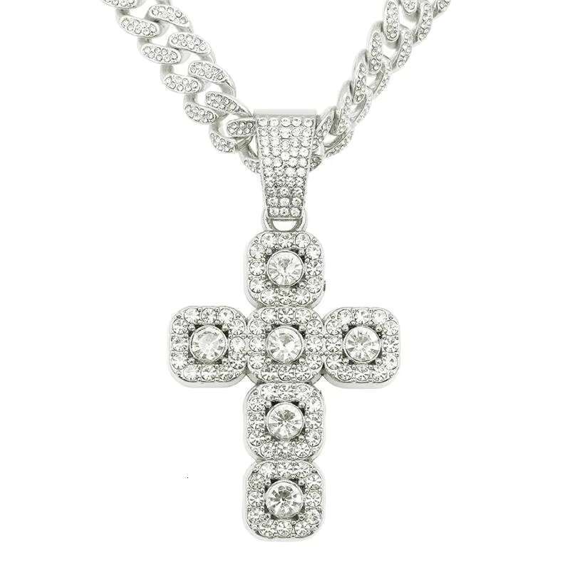 DHcollection Diamond Large Cross Pendant Necklace.