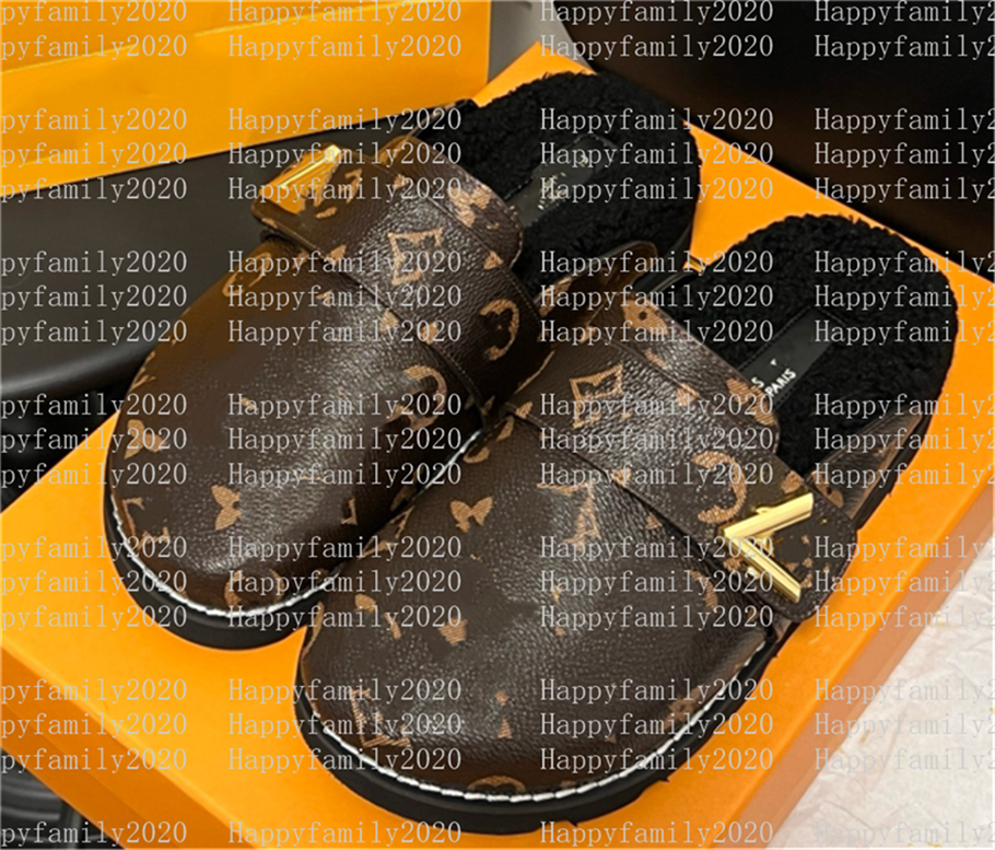 classic luxury Sandals slippers brand designers Women Ladies Hollow Platform made of transparent materials fashion sexy lovely sunny beach shoes slipper WW