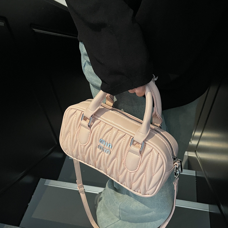 New spring and summer popular cross-body bagSenior sense of retro small bag women embroidered thread handbag