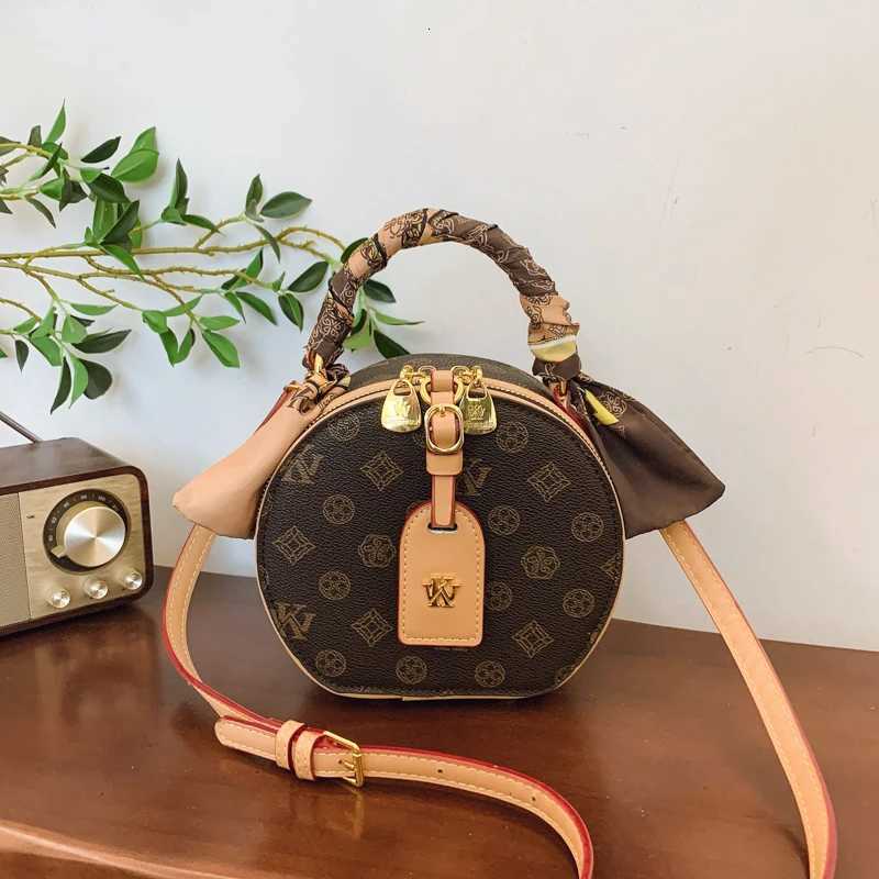 Chic Crossbody Bag For Women In Durable Leather Shoulder Handbags With Luxury Brand By Famous DesignerW251115