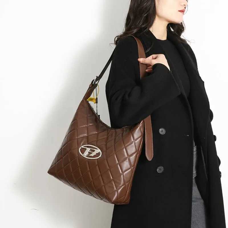 Ladies Elegant Shoulder Bag With Premium Feel For Business Events And Formal Occasions Sophisticated ChoiceW251115