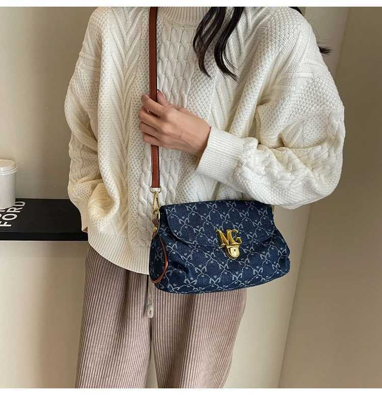 Famous Designer Ladies Handbag in Premium Leather - Womens Tote Bag with Adjustable Strap Elegant DesignW251115