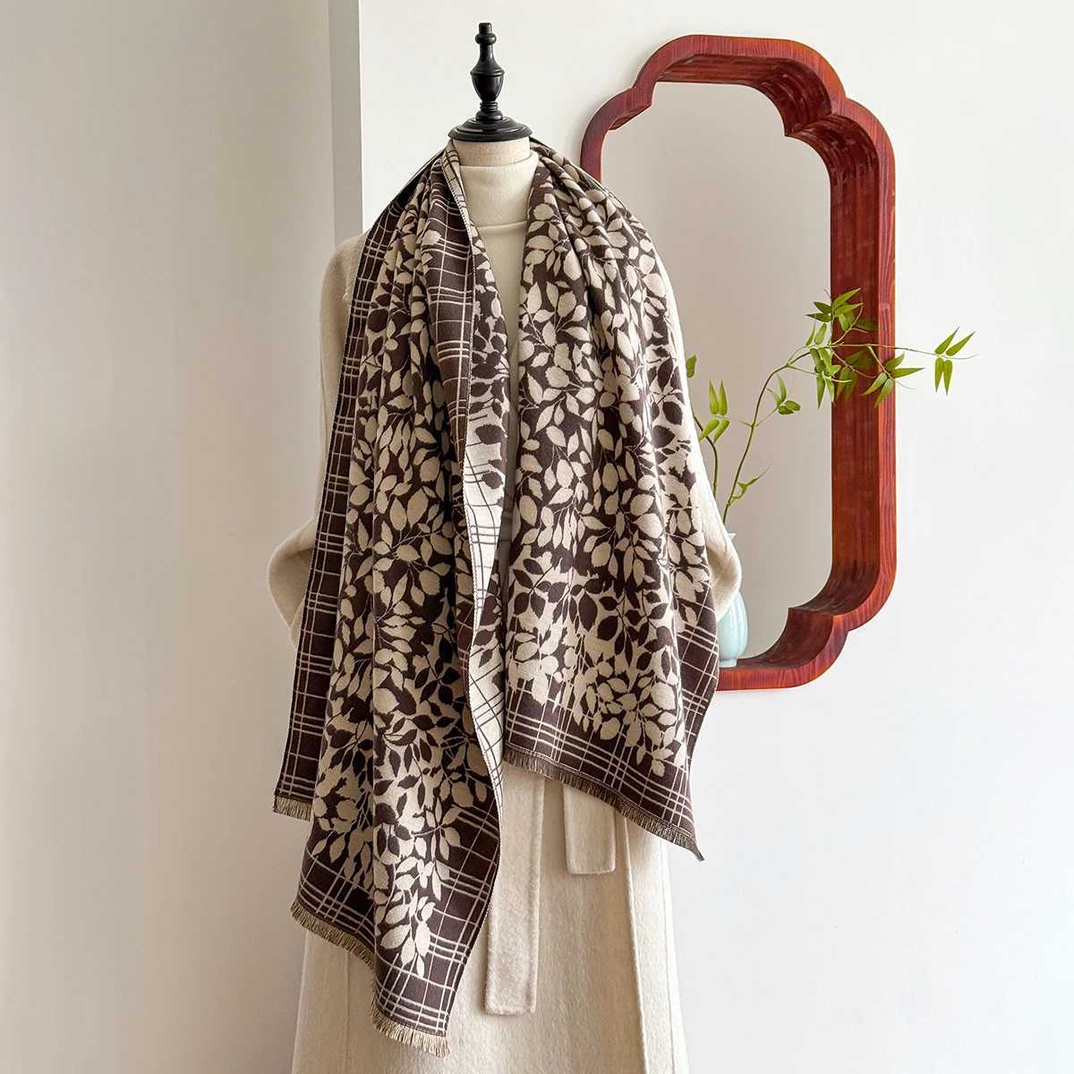 Luxury Elegant Ladies Jacquard Pashmina Imitation Cashmere Scarf Winter Thick Warmth Two-Sided Shawl Coldproof Windproof Blanket Scarf Y251115