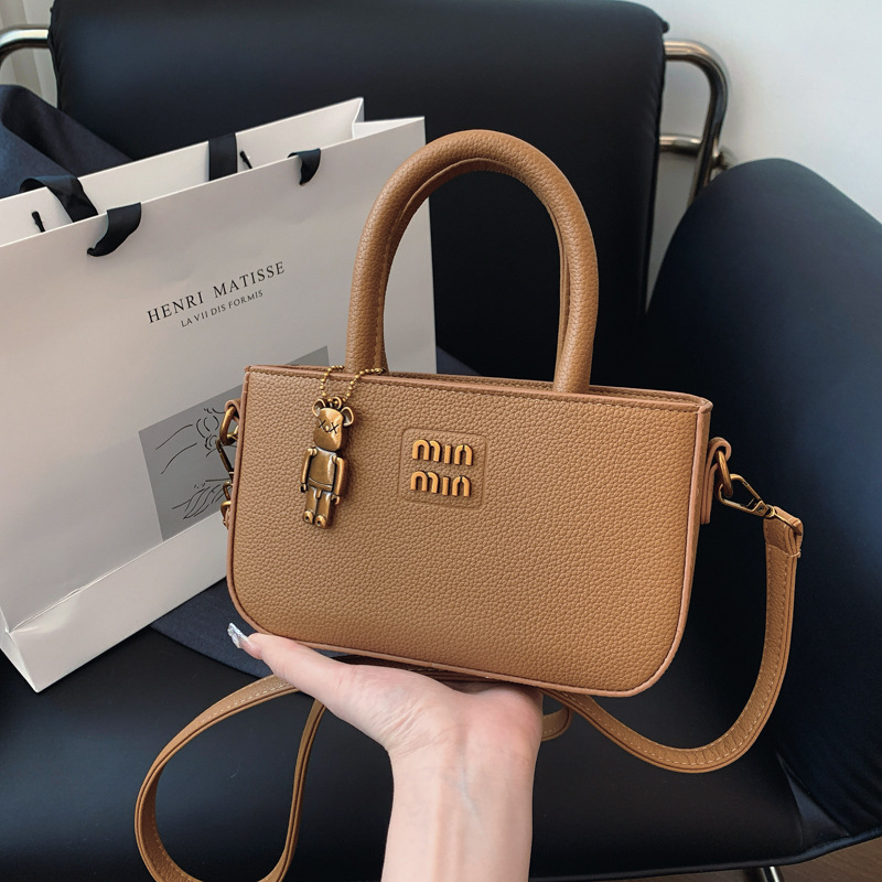 2025 New Arrival Trendy Premium Small Handbag Women Minimalist Letter Print Crossbody Bag Fashion Shoulder Square Bag