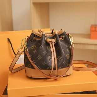 Bags cross-border new 2025 fashion European and American retro style letter splicing leather bucket bag handbagW251115