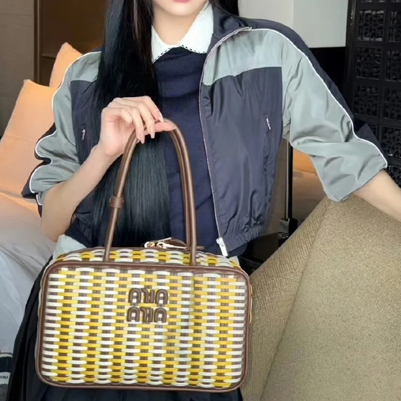 designer bag 2025 new All-match woven shoulder handbag underarm bag rope-woven briefcase tote bag resort style