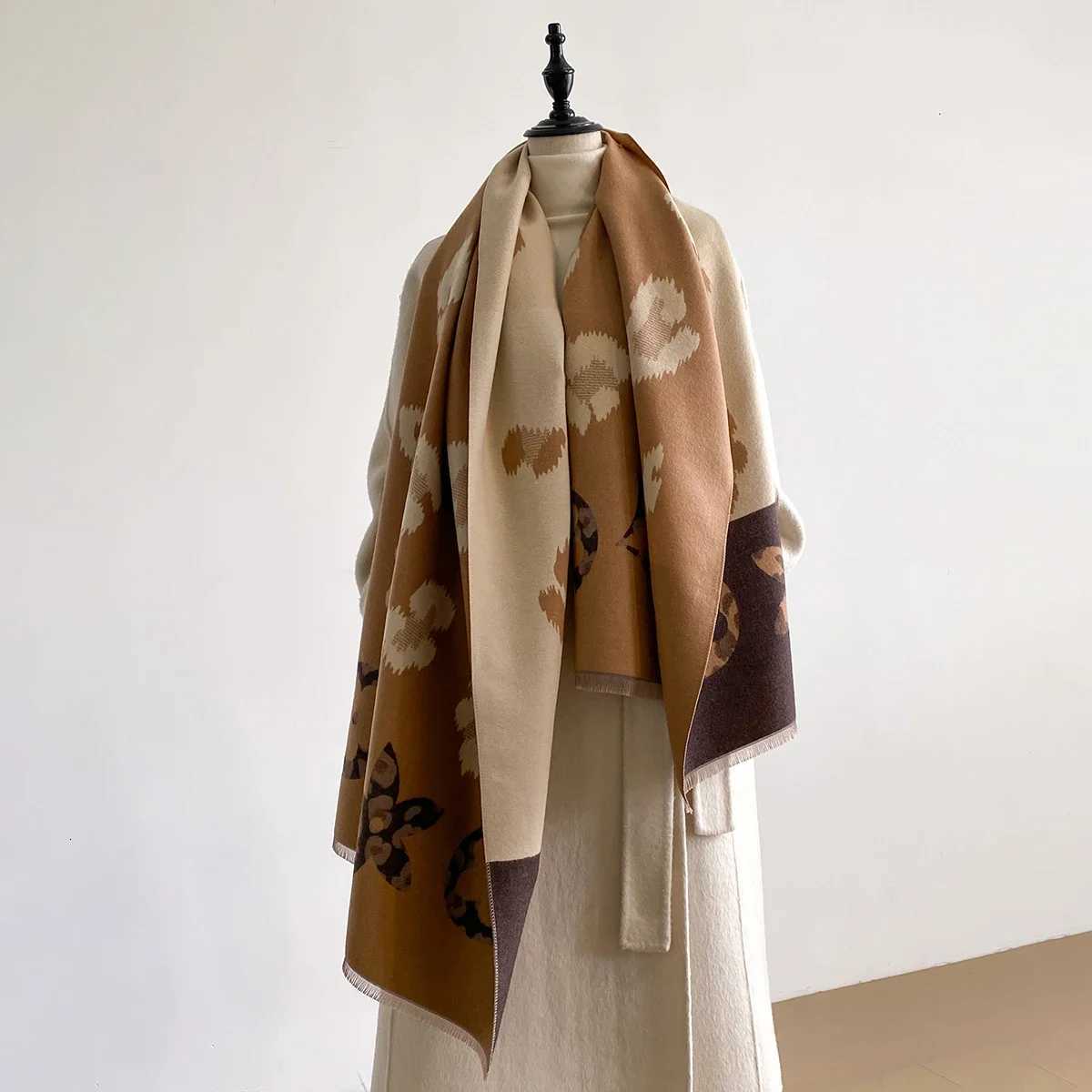 Luxury Elegant Ladies Pashmina Jacquard Imitation Cashmere Scarves Winter Thick Warm Two-Sided Shawl Coldproof Windproof Blanket Scarf Y251115