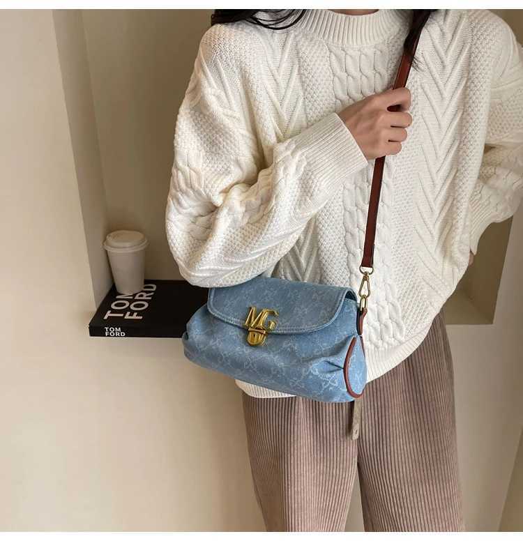 Famous Designer Ladies Handbag in Premium Leather - Womens Tote Bag with Adjustable Strap Elegant DesignW251115