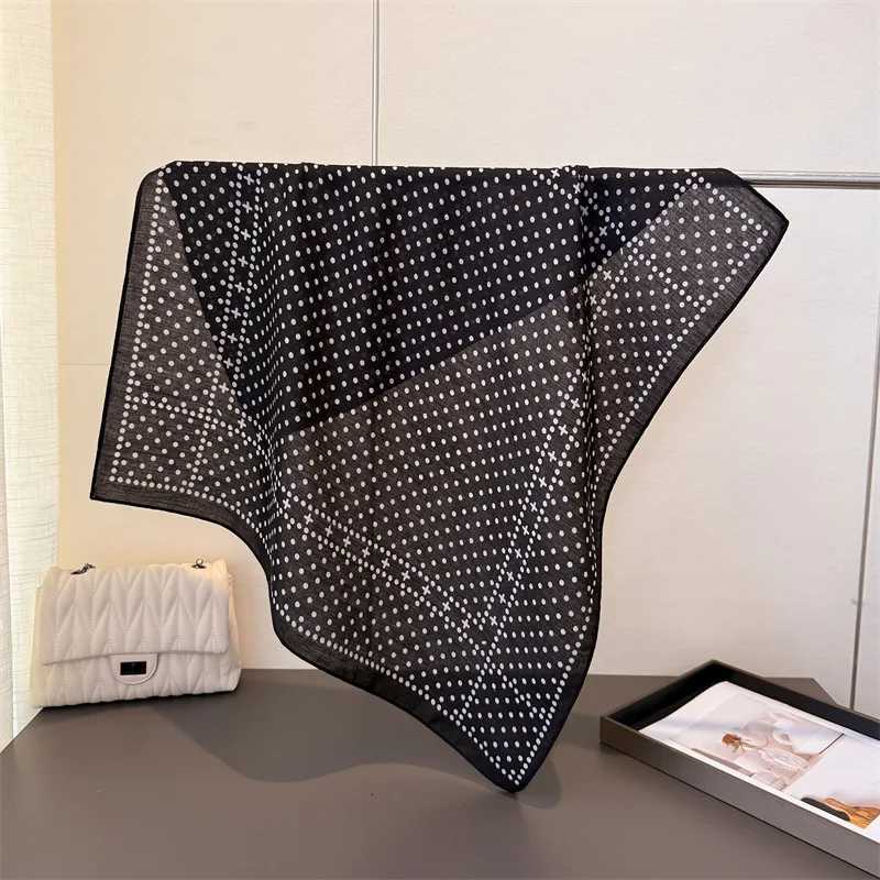 Luxury Luxury 7070cm Cashew Square Scarves For Women Soft Neck Scarf Shawl Warp Elegant Neckerchief Bandanas Retro Paisley Print Hijab Y251115