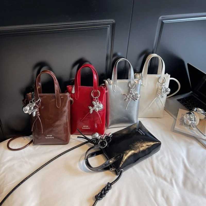 Womens Messenger Bag Leather Shoulder Bag With Detachable Strap Famous Designer Luxury Brand ChicW251115