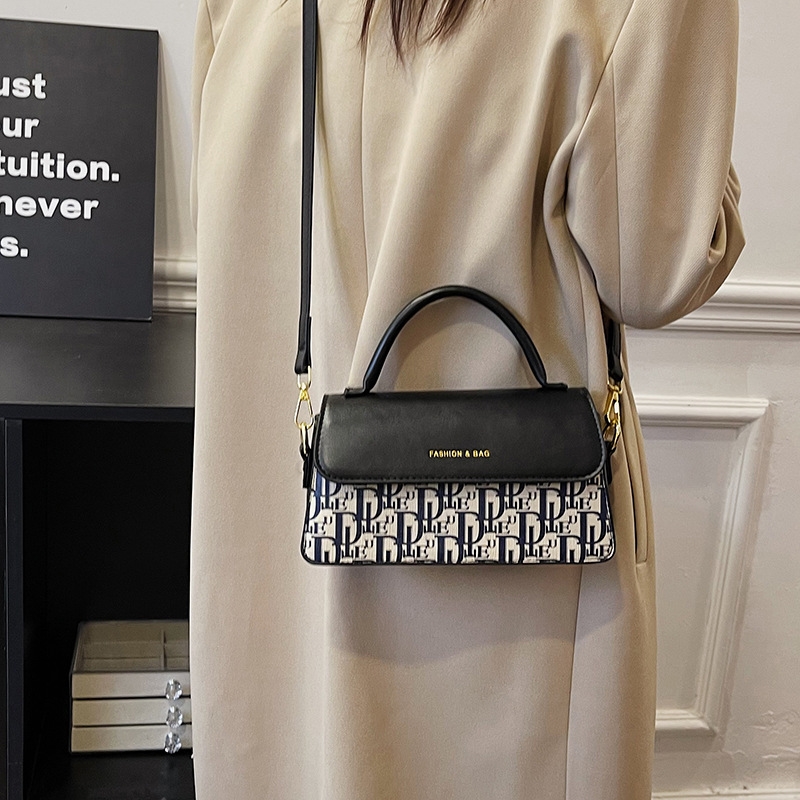 Free shipping Fashion personality carrying small square bag New trend vintage print crossbody bag women's all-in-one shoulder bag in a variety of