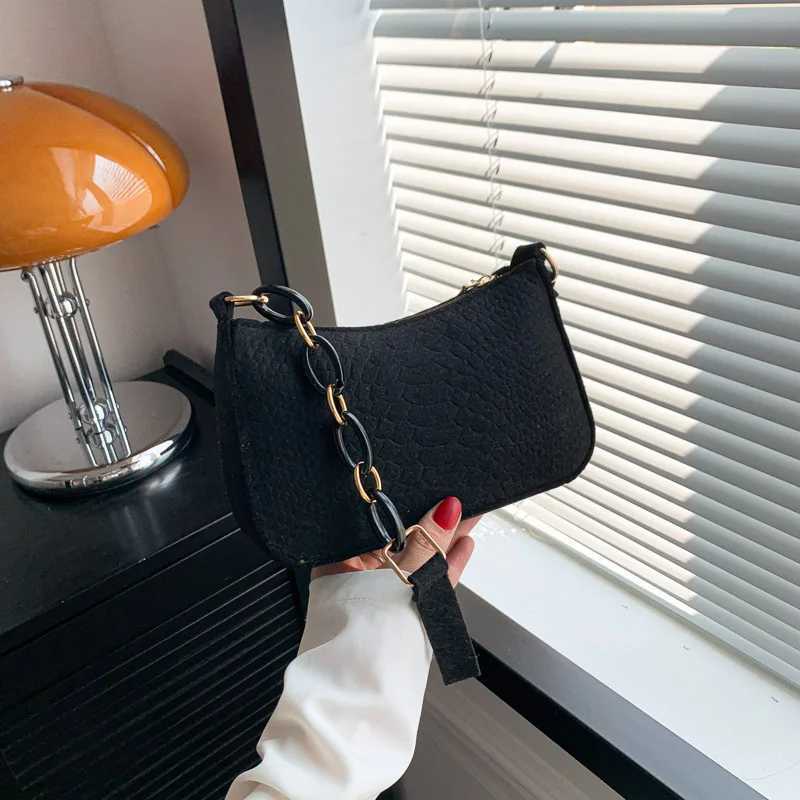 2024 Fashion Felt Shoulder Bag Handbag For Female Womens Subaxillary Bag Design Advanced Texture Armpit Bag Crescent Saddle Bag Z250512