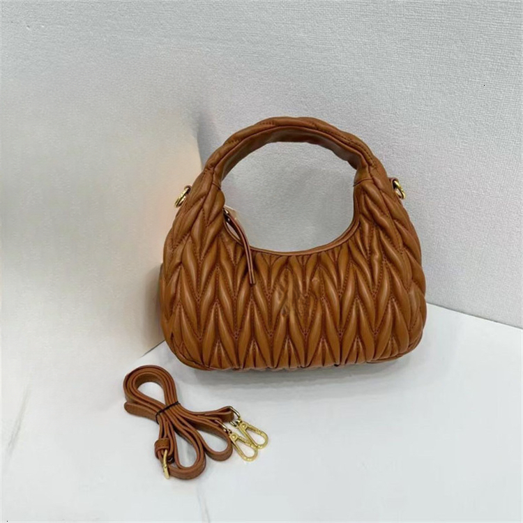 New fashionable pleated light luxury cloud bag, underarm designer bag, single shoulder fashionable style bag, fashionable handbag