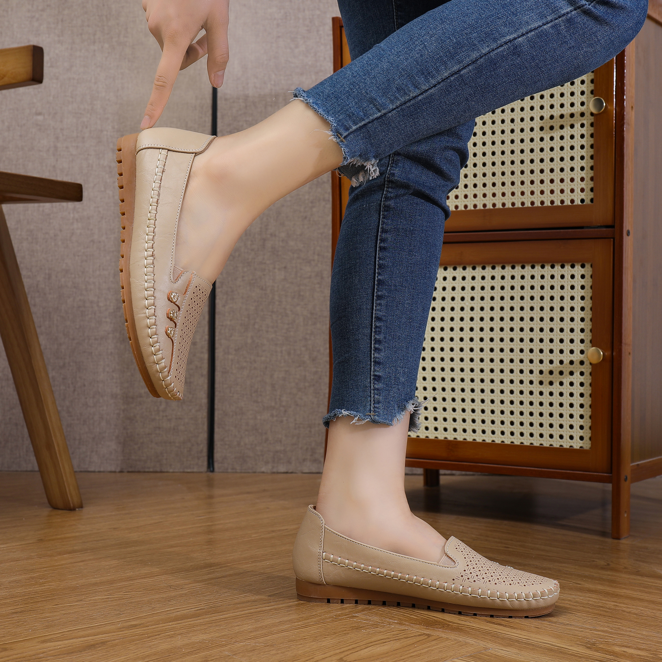 Elegant Ladies' Leather Dress Oxfords with Breathable Memory Foam Insole