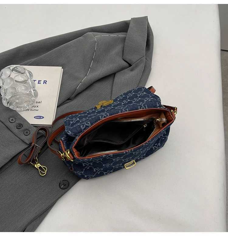 Famous Designer Ladies Handbag in Premium Leather - Womens Tote Bag with Adjustable Strap Elegant DesignW251115