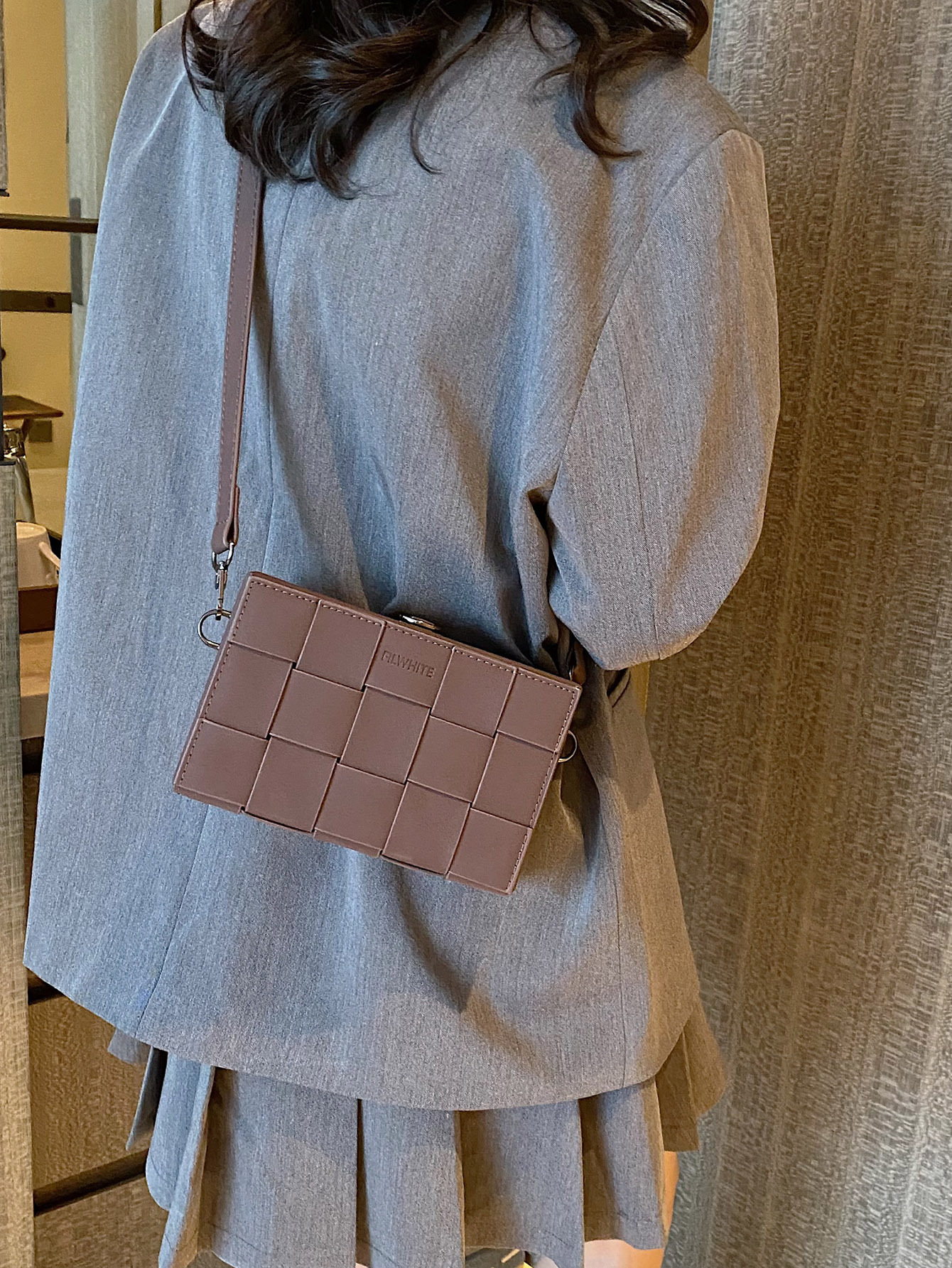 Luxury Brand Designer Bag Luxury Brand Designer Bag 2024 New Woven Bag Women's Shoulder Bag Trendy Brown Plaid Simple Unisex Crossbody Bag Box Sm
