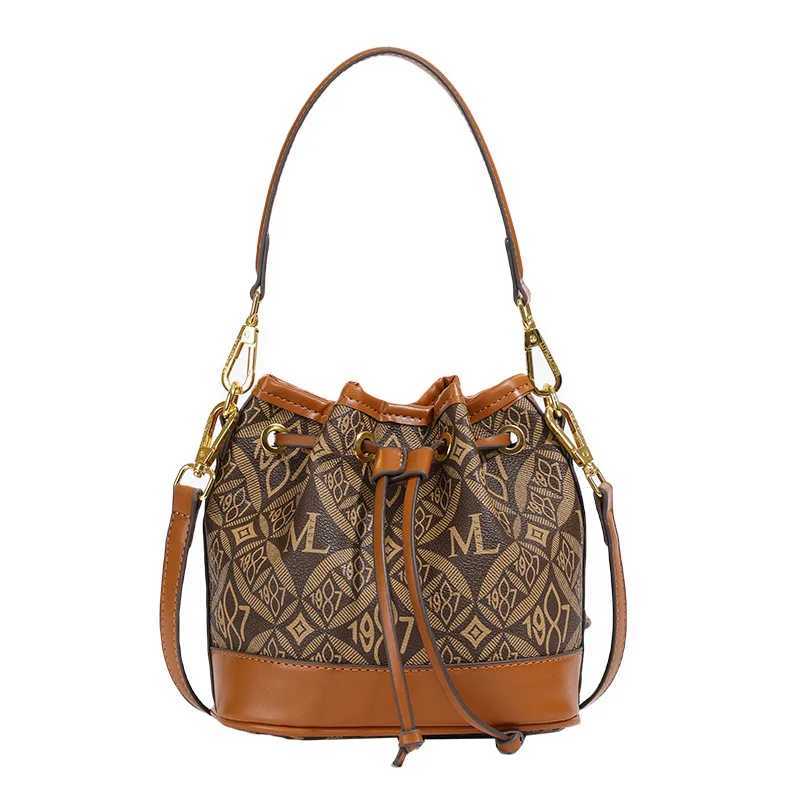 Bags cross-border new 2025 fashion European and American retro style letter splicing leather bucket bag handbagW251115