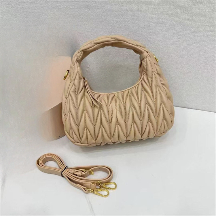 New fashionable pleated light luxury cloud bag, underarm designer bag, single shoulder fashionable style bag, fashionable handbag