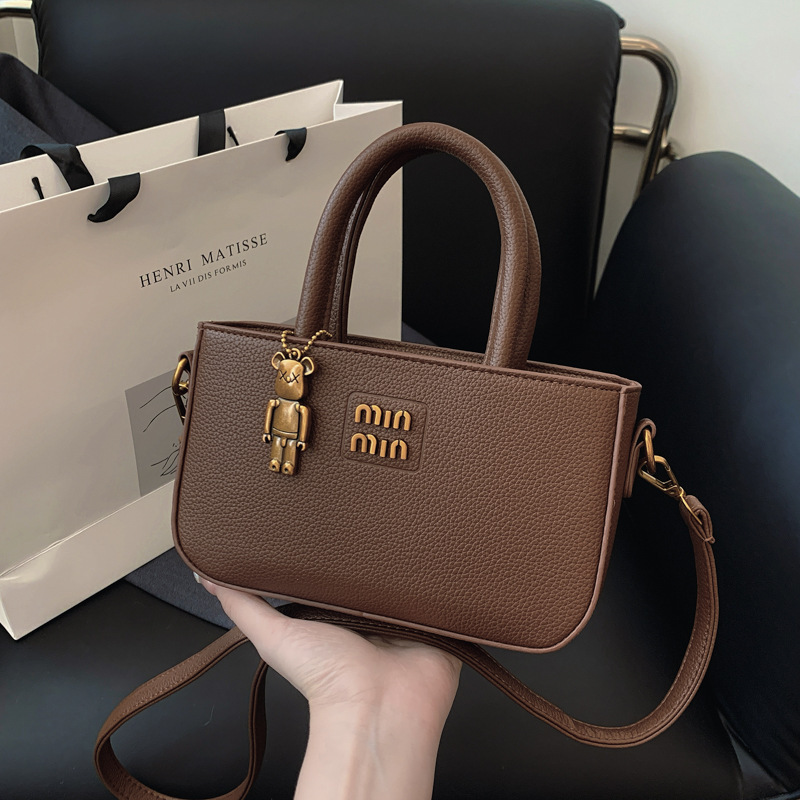 2025 New Arrival Trendy Premium Small Handbag Women Minimalist Letter Print Crossbody Bag Fashion Shoulder Square Bag