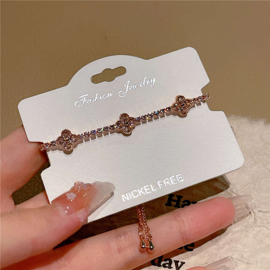 Clover bracelet 2023 High Grade Pink Four Leaf Rope Beautiful Girl Hand Jewelry J1102