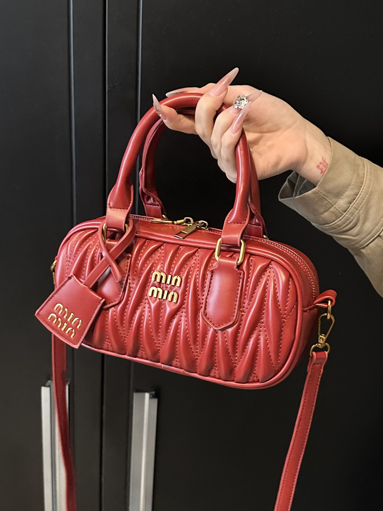 designer bag 2025 fashionable handbag for women Winter trendy fashion single-shoulder bag Simple and fashionable crossbody bag for women