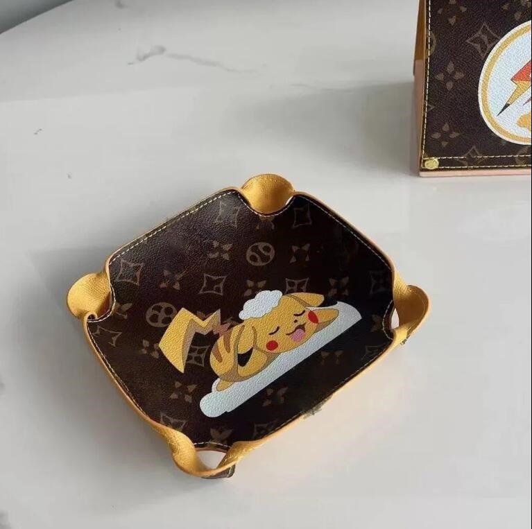 European American luxury vintage storage tray designer letter logo leather desktop items cosmetics living room storage tray fashion jewelry key storage box